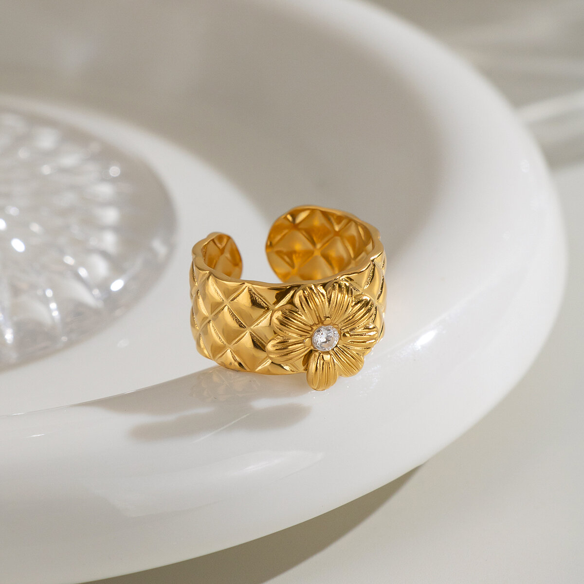 Flower Shape Stainless Steel Waterproof Plaid Pattern Gold Color Zircon Statement Rings h5 Picture2