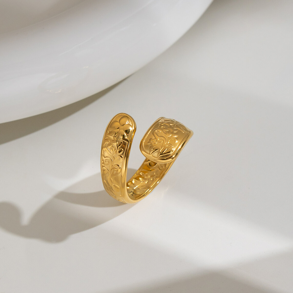 Retro Style Flower Pattern Stainless Steel Waterproof Gold Color Statement Rings h5 Picture5