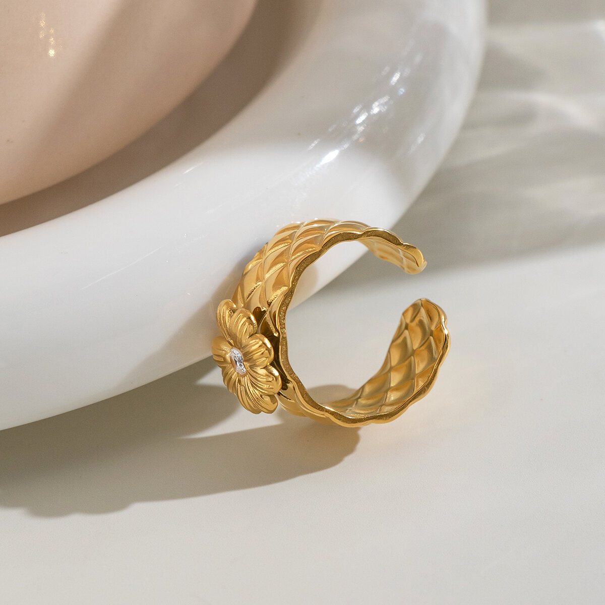 Flower Shape Stainless Steel Waterproof Plaid Pattern Gold Color Zircon Statement Rings h5 Picture3