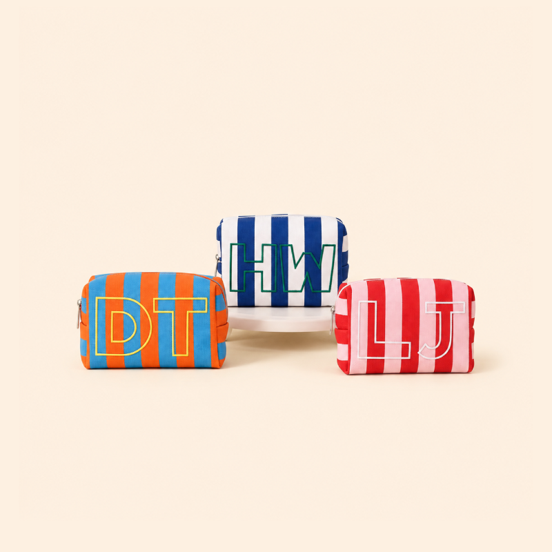Bolsas De Maquillaje De Lona De Colores Variados Con Rayas Y Letras De La Serie Simple.