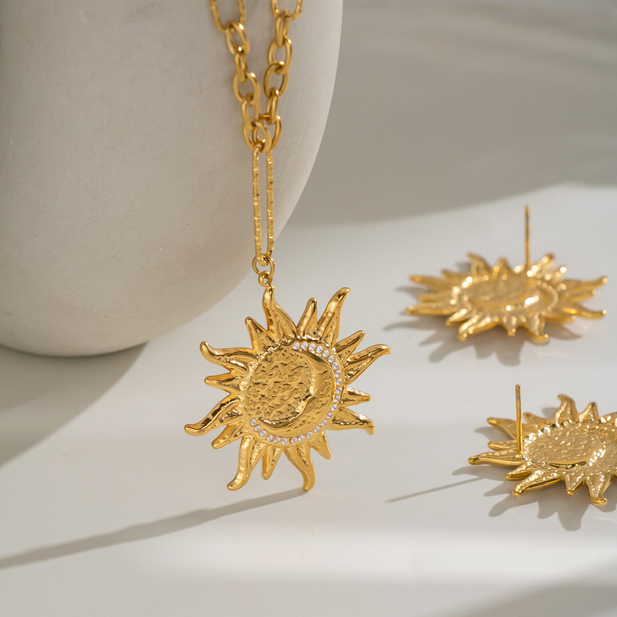 Conjunto De Collar Para Mujer De Acero Inoxidable Impermeable Con Forma De Sol Y Color Dorado. h5 Imagen3