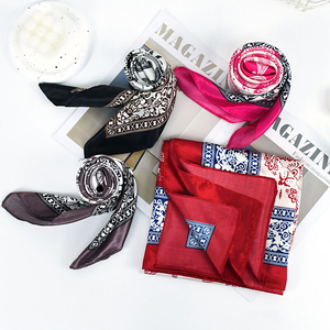 Sciarpe Estive In Poliestere Della Serie Ethnic, Casual, Con Motivo Paisley A Colori Misti. h5 Immagine2