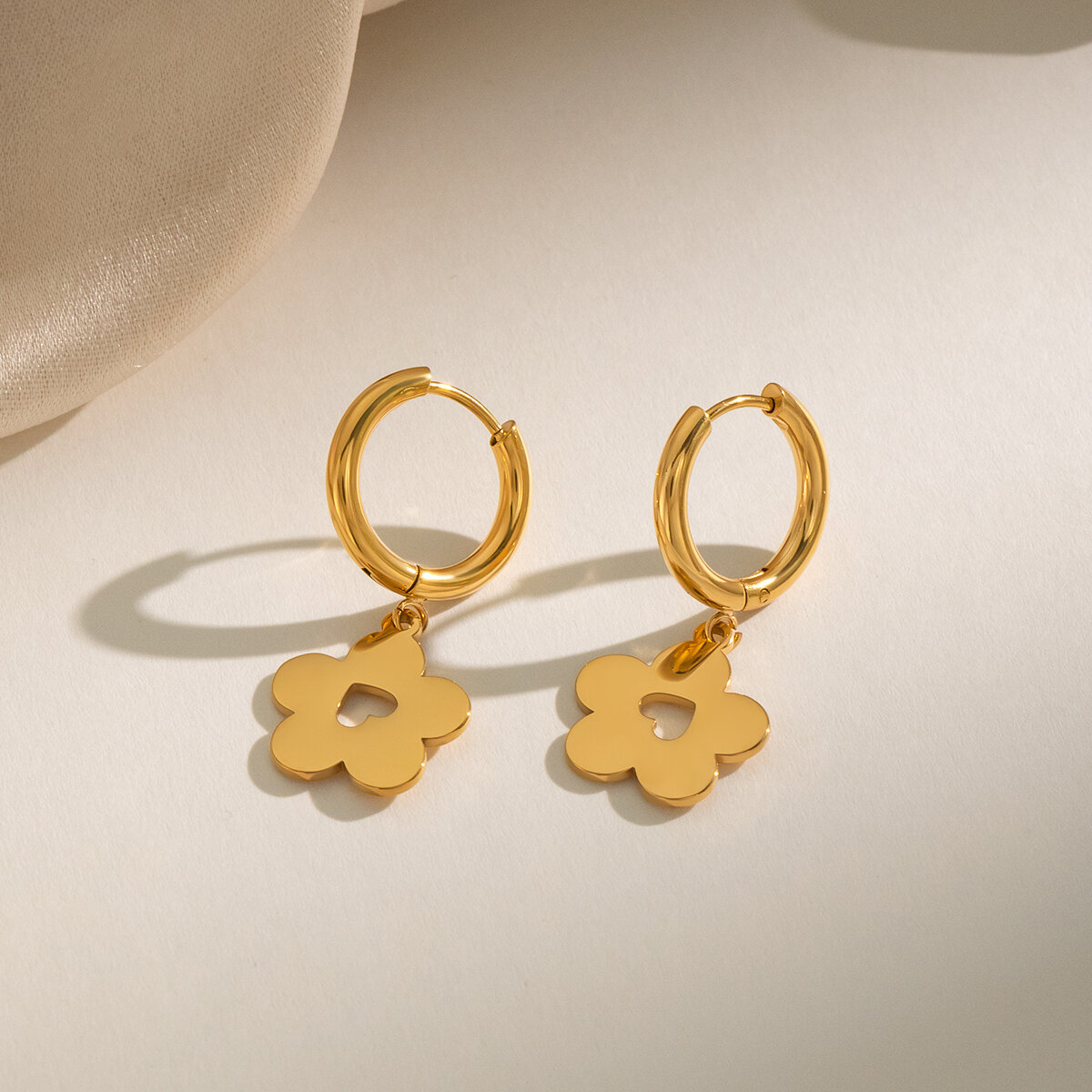 Boucles D'Oreilles Pendantes Pour Femme, En Acier Inoxydable, Couleur Or, En Forme De Fleur Et Étanches. Image2