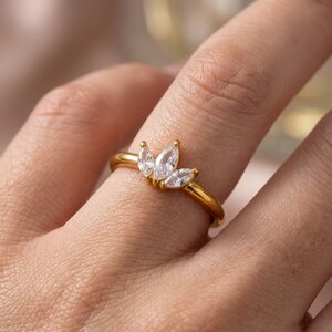 Anillo De Mujer Con Circonita, Resistente Al Agua Y Con Forma De Flor, De Acero Inoxidable Y Color Dorado. h5 Imagen2
