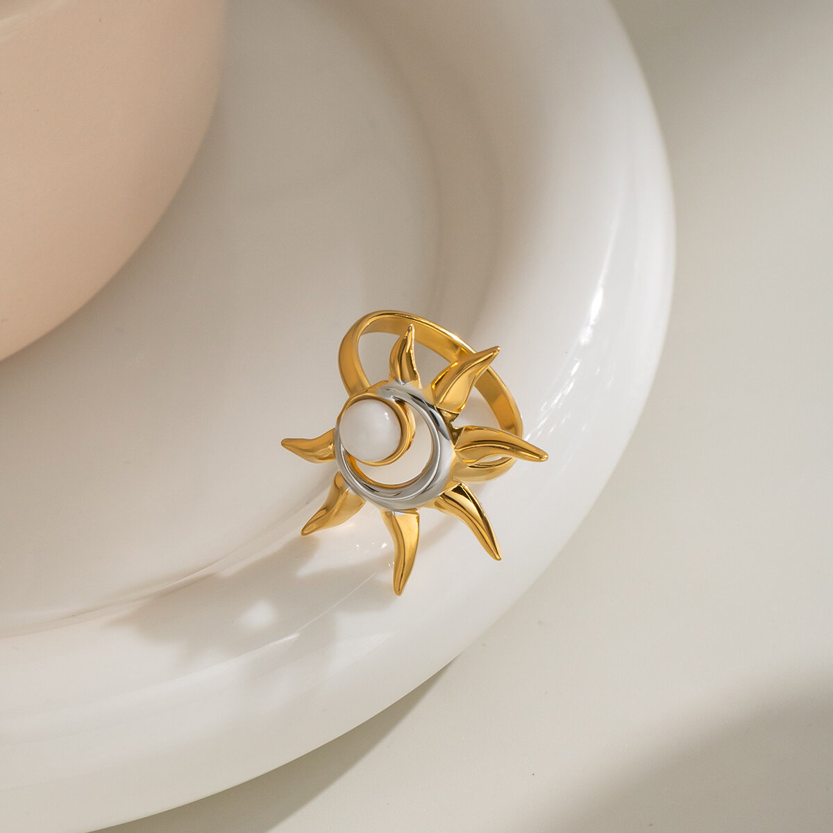 Anillos Llamativos Para Mujer De La Serie Simple Daily Sun, De Acero Inoxidable, Resistentes Al Agua Y Color Dorado. Imagen6
