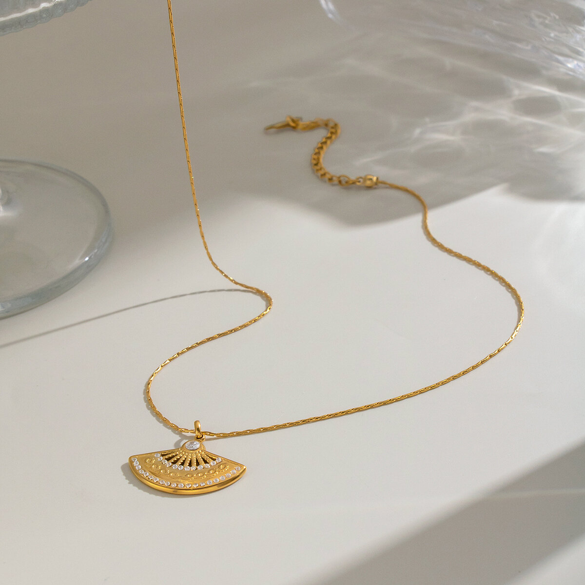 Simple Series Dagelijkse Ventilator Roestvrij Staal Waterdicht Goudkleurige Strass Hanger Damesketting h5 Afbeelding6