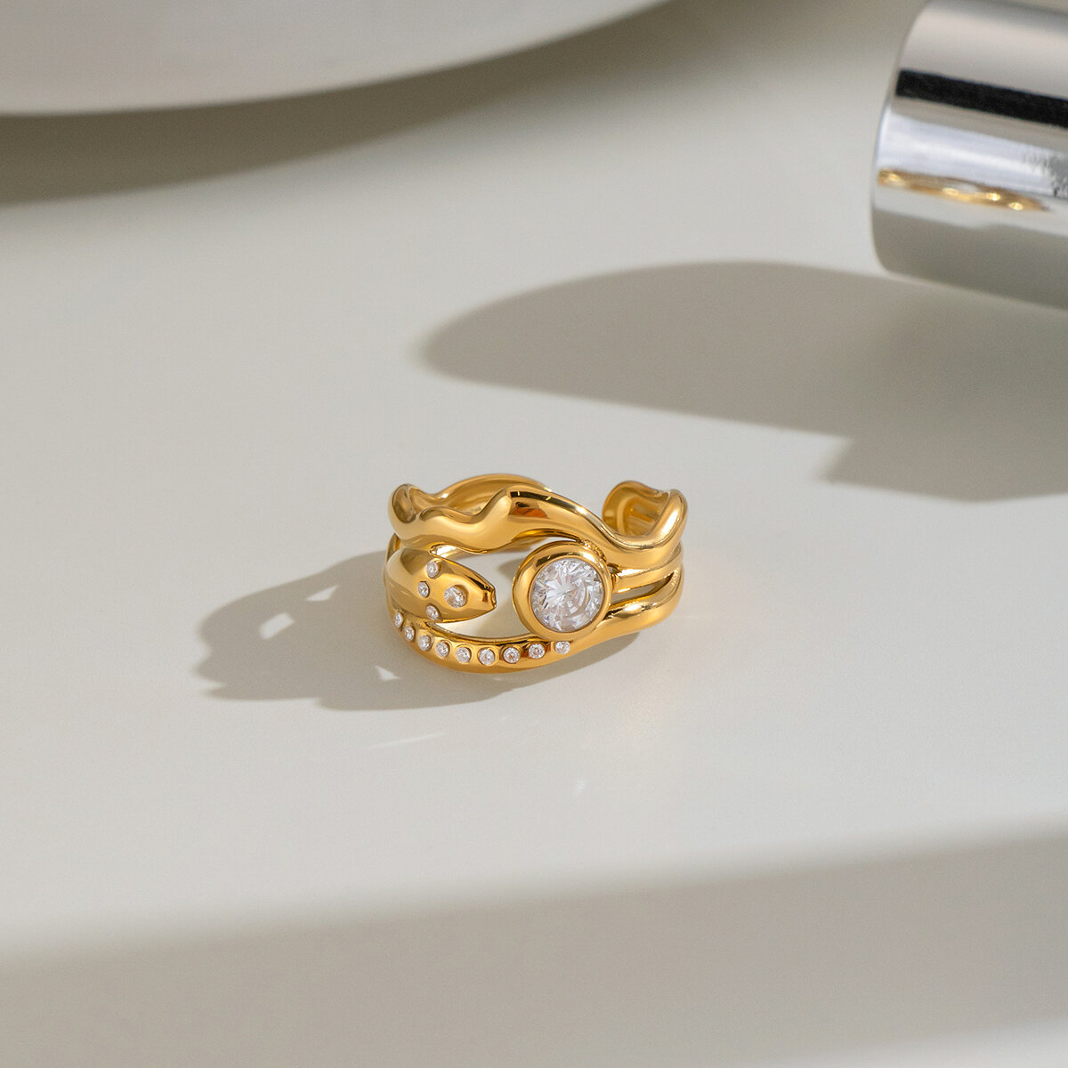 Anillos De Mujer De La Serie Simple Daily Con Forma Irregular, Resistentes Al Agua, De Acero Inoxidable Y Color Dorado Con Circonitas. Imagen3