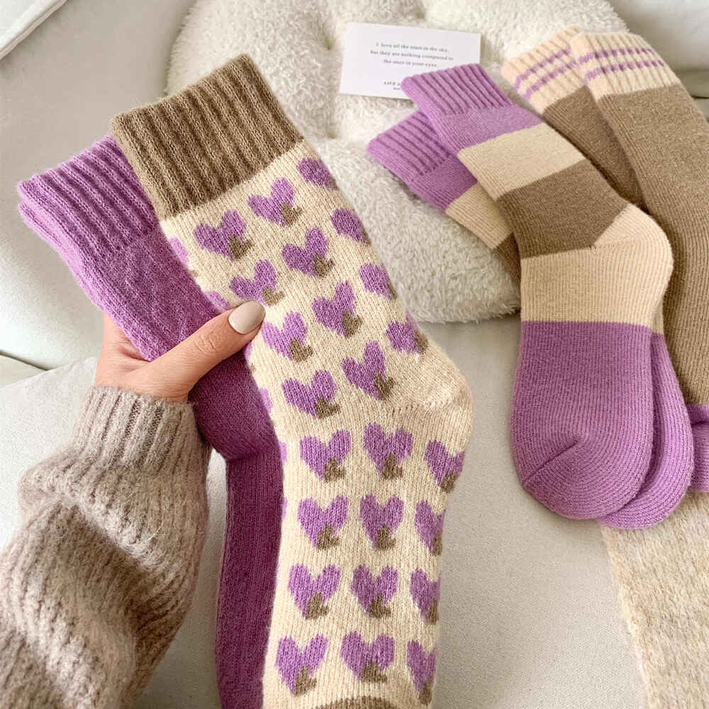 Slight Bounce Basic Stripes Color Clash Heart Mid-Calf Socks Picture3