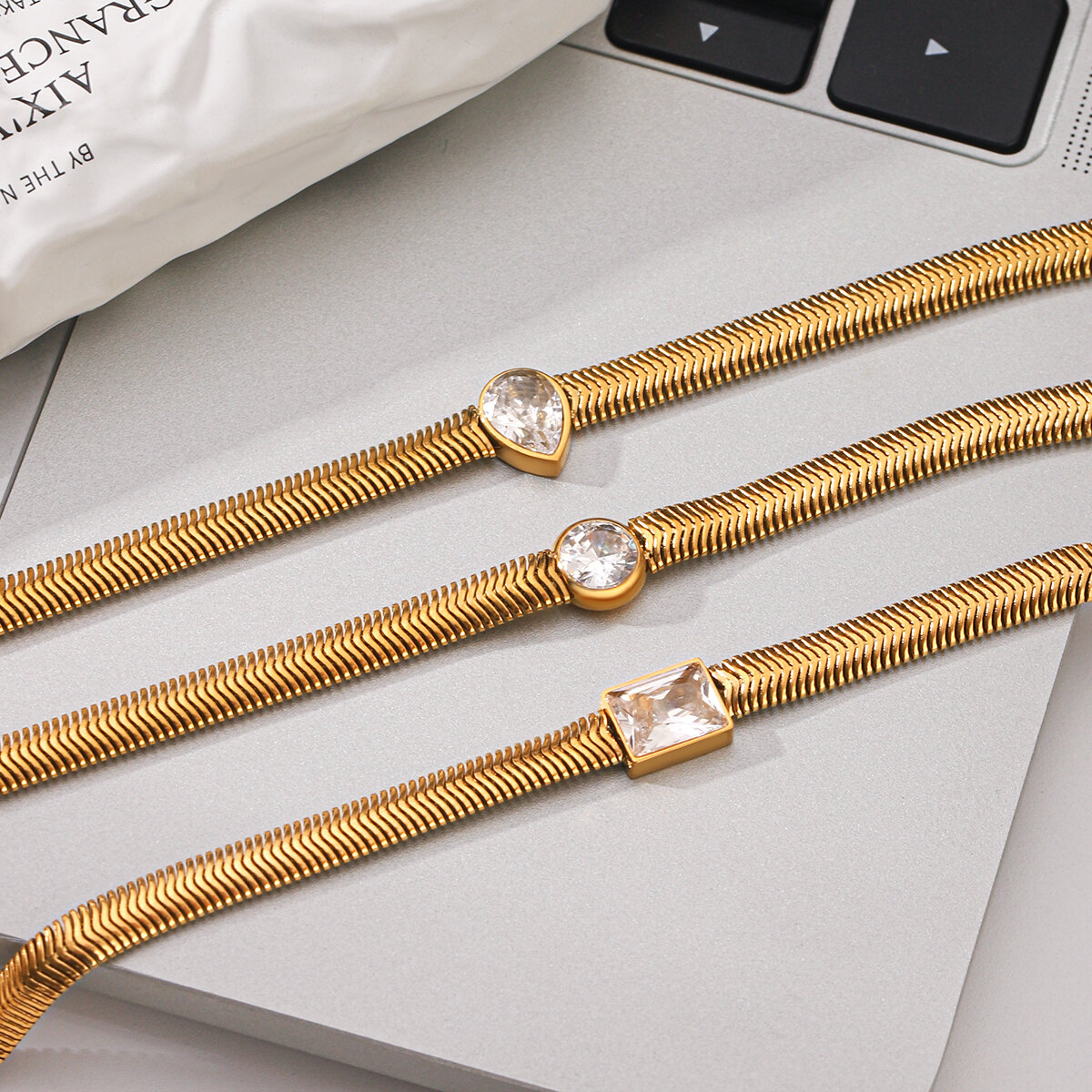 Bracciale Da Donna Simple Series Daily Chain In Acciaio Inossidabile Impermeabile Color Oro Con Zirconi Immagine5
