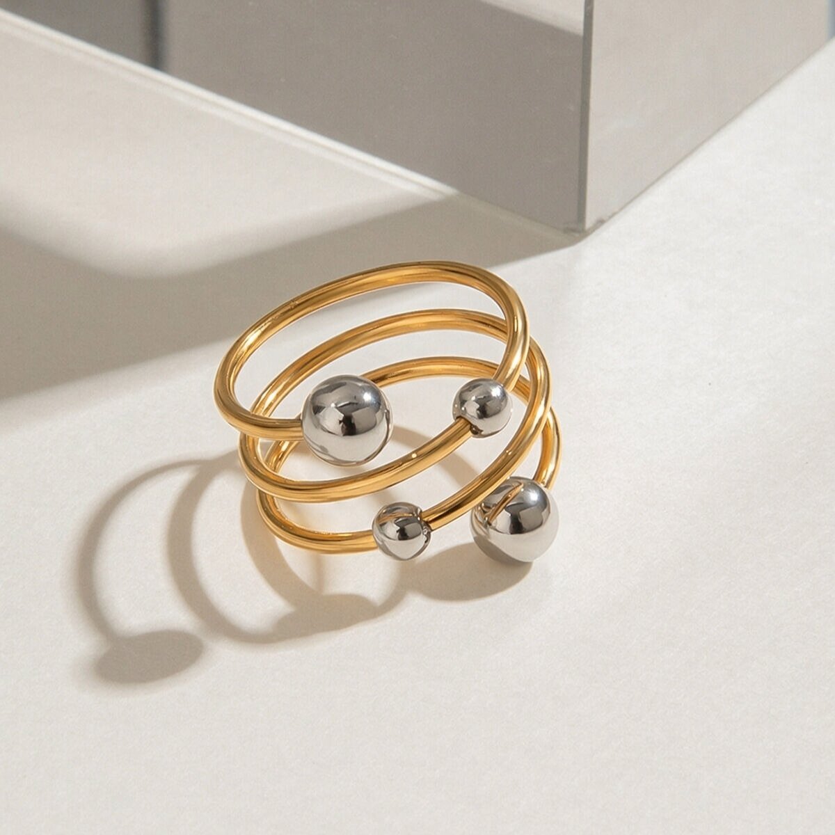 1 Stück Simple Series Persönlichkeit Asymmetrische Kugellinie Edelstahl Wasserdicht Goldfarben Damen Einzelring Bild2