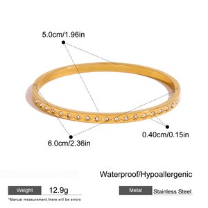 1 Stück Klassische Serie Französischer Retro Rhombus Rund Edelstahl Wasserdicht Goldfarben Damen Armreif h5