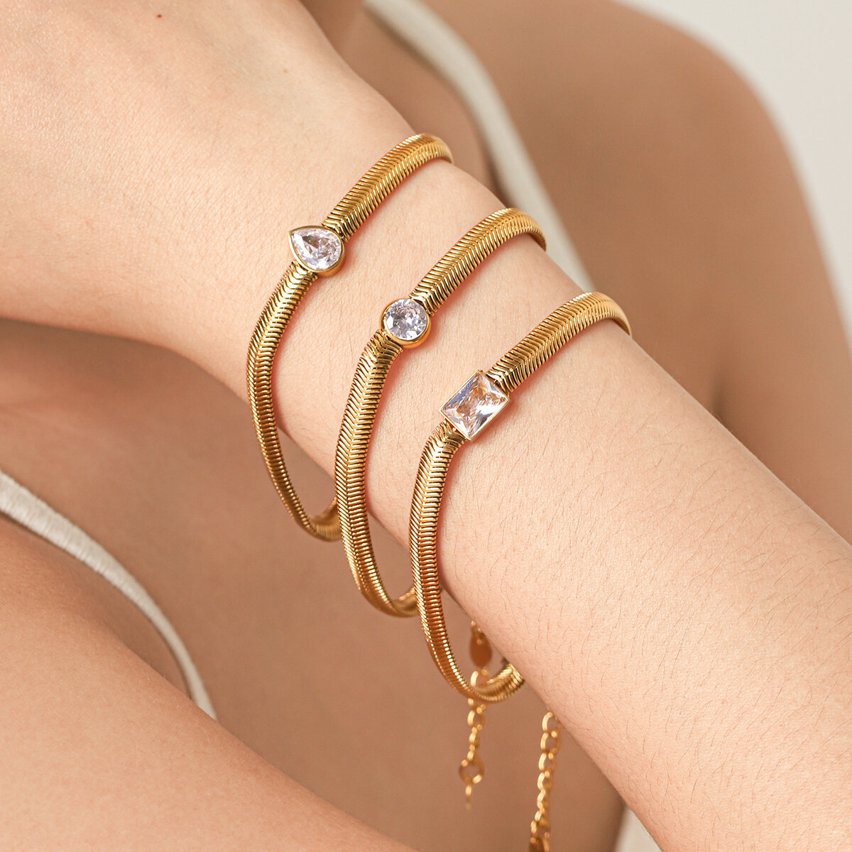 Bracciale Da Donna Simple Series Daily Chain In Acciaio Inossidabile Impermeabile Color Oro Con Zirconi Immagine6