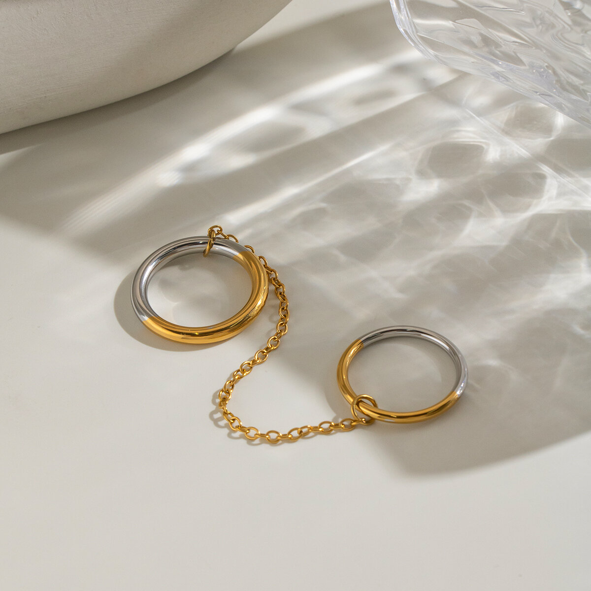 Wasserdichte Minimalistische Ringe Aus Edelstahl In Gold- Und Silbertönen h5 Bild2