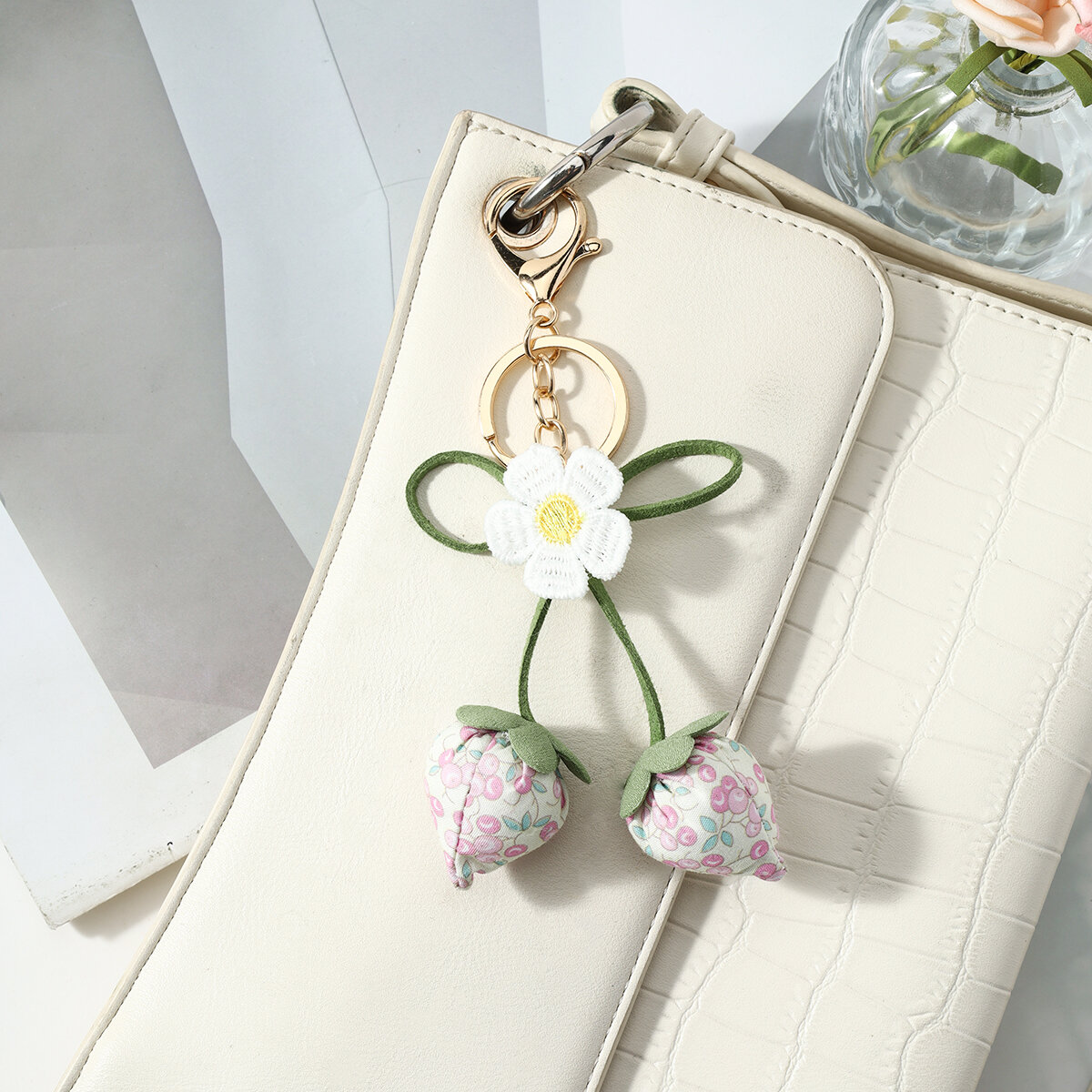 Llaveros De Aleación Con Diseño De Fresa Y Lazo De Flor De La Serie Simple Imagen4