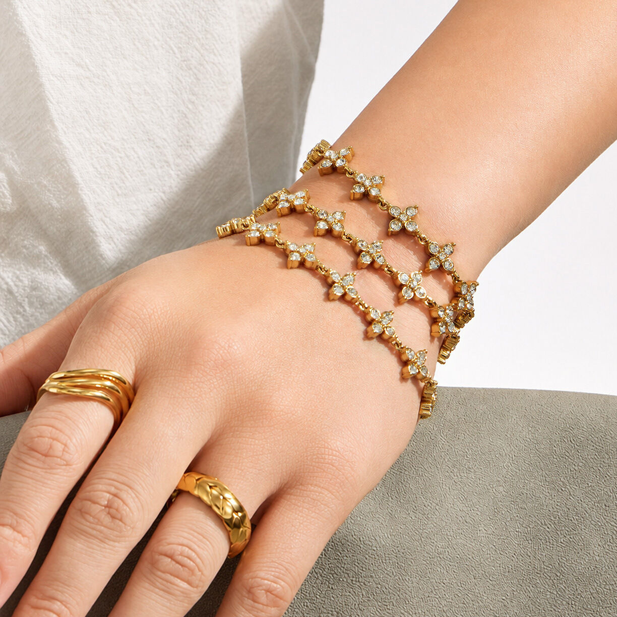 Simple Flower Stainless Steel Waterproof Gold Color Rhinestone Women's Chain Bracelets