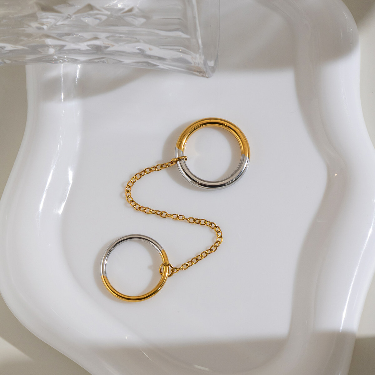 Wasserdichte Minimalistische Ringe Aus Edelstahl In Gold- Und Silbertönen h5 Bild3