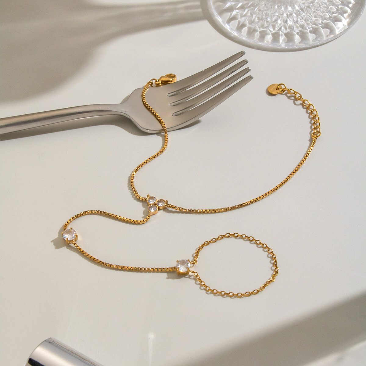 Blumenförmige, Wasserdichte Damenhandkette Aus Edelstahl In Goldfarbe Mit Zirkonia Bild6