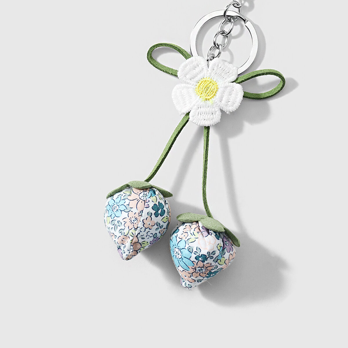 Llaveros De Aleación Con Diseño De Fresa Y Lazo De Flor De La Serie Simple h5 Imagen5