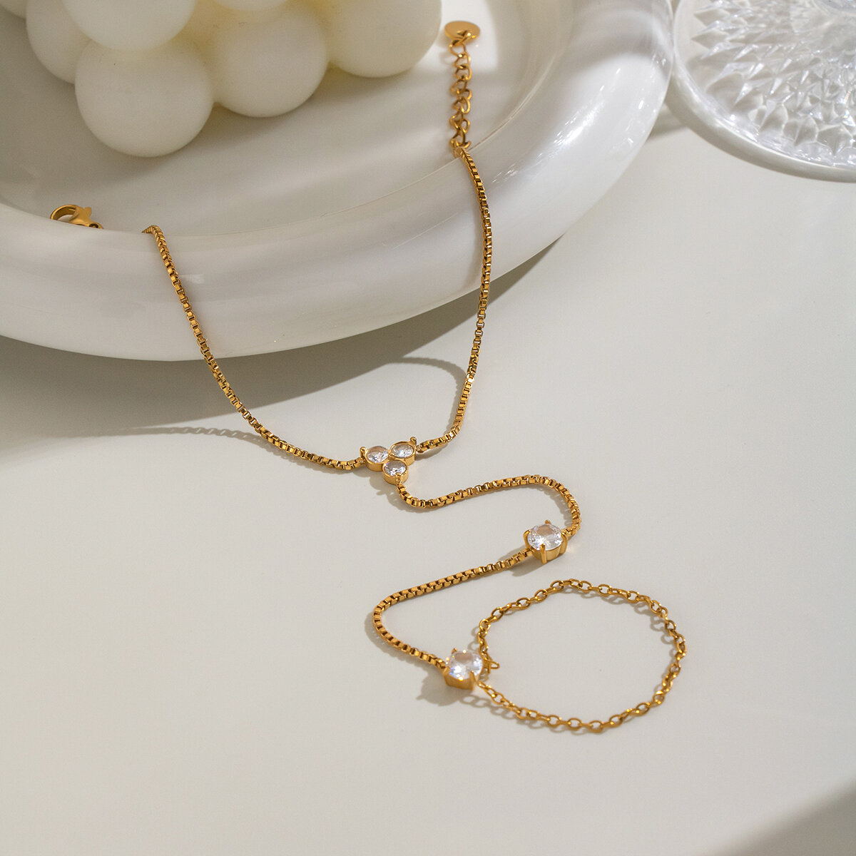 Blumenförmige, Wasserdichte Damenhandkette Aus Edelstahl In Goldfarbe Mit Zirkonia Bild3