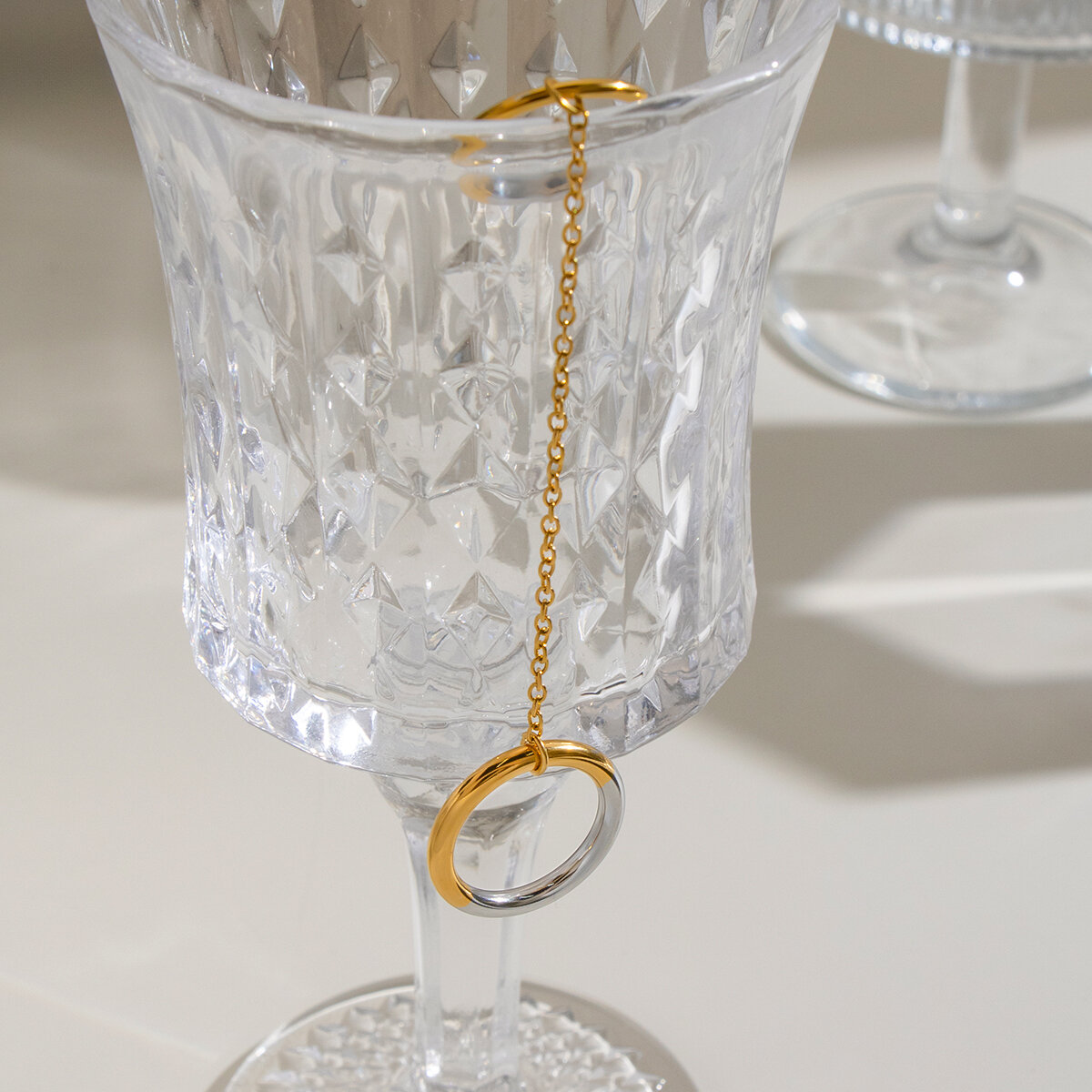 Wasserdichte Minimalistische Ringe Aus Edelstahl In Gold- Und Silbertönen Bild4