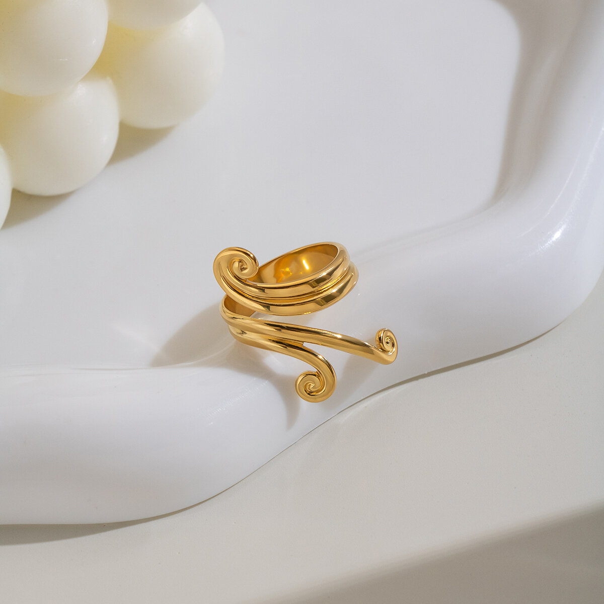 Unregelmäßig Geformte, Wasserdichte, Goldfarbene Ringe Aus Edelstahl Im Minimalistischen Stil h5 Bild2