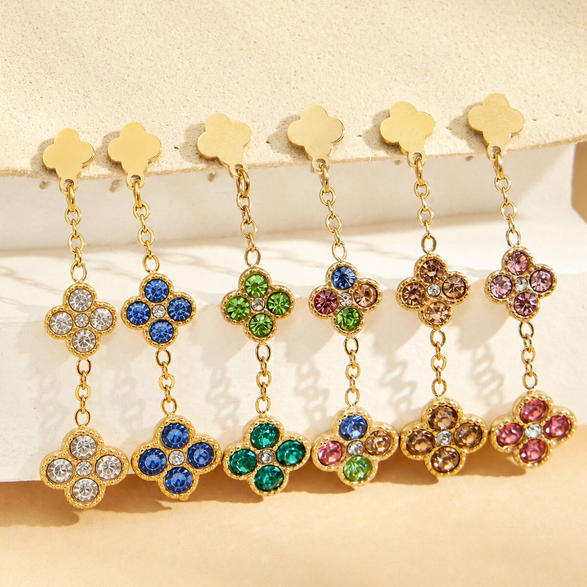 Orecchini Pendenti Da Donna Della Serie Luxurious Con Eleganti Fiori, In Acciaio Inossidabile Color Oro Impermeabile E Zirconi.
