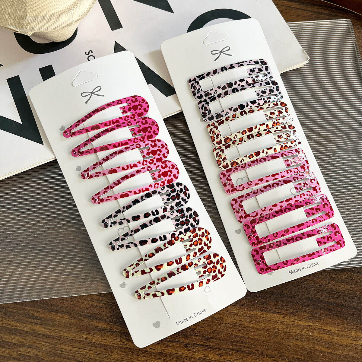 Simple Series schattige hartvormige haarclips met luipaardprint en sterretje.