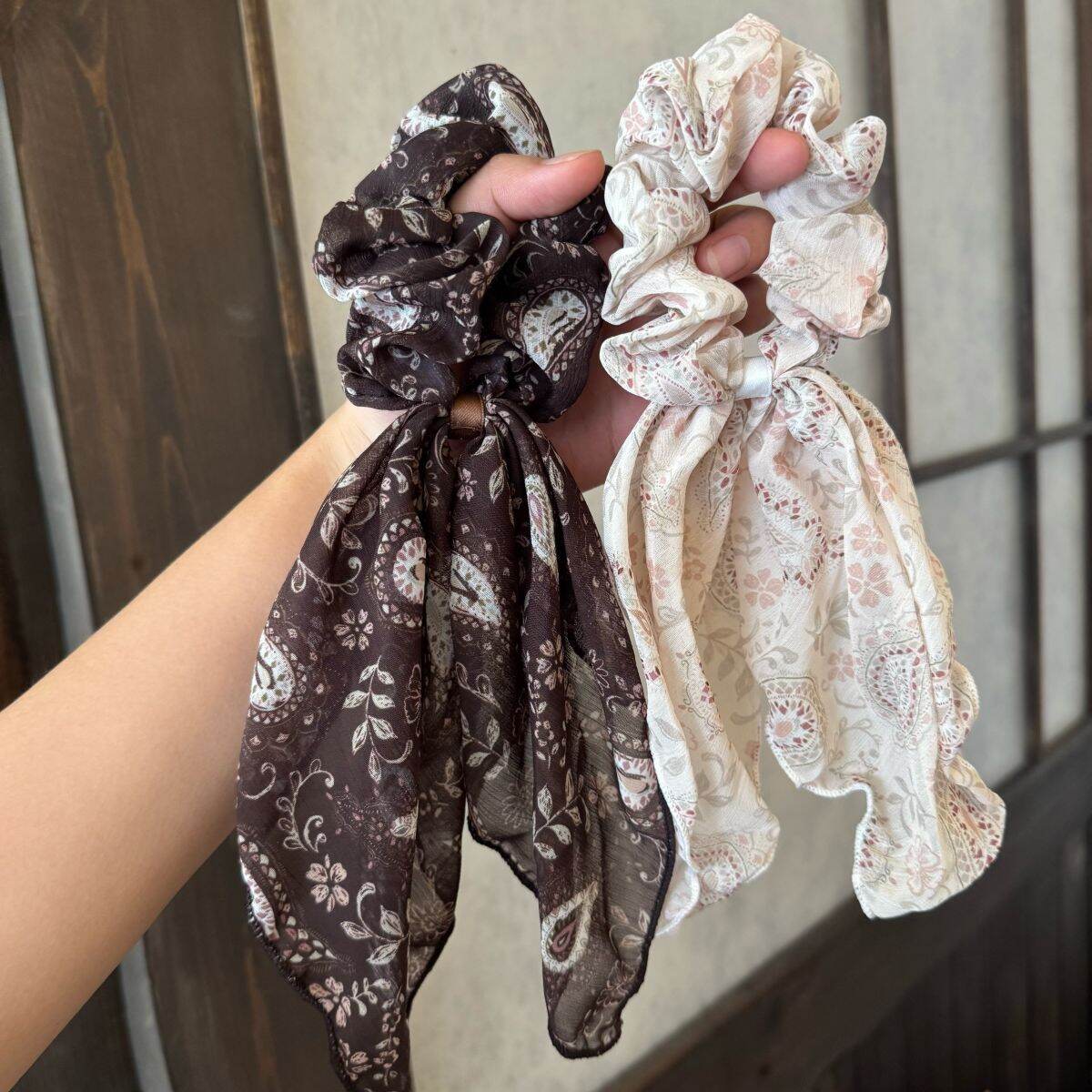 Elastici Per Capelli In Poliestere Con Fiocco E Motivo Paisley, Serie Ethnic. Immagine2