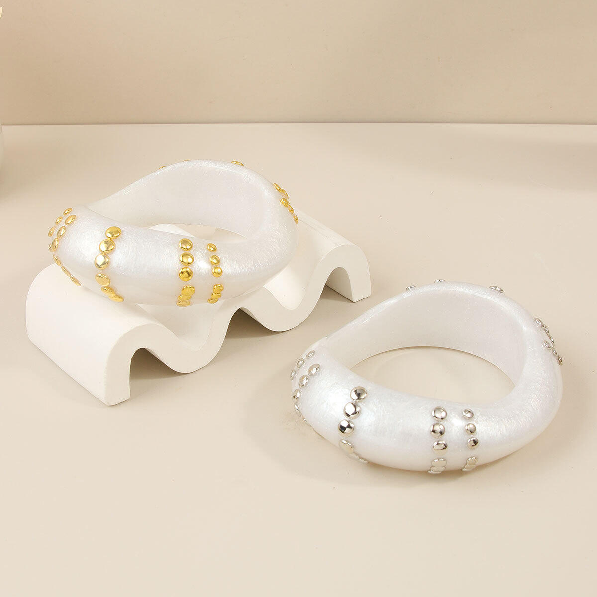 Punk Irregular Shape Rivet Resin Women's Bangles h5 Picture3