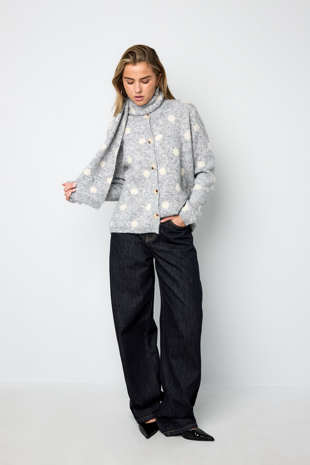 Der Haarige Polka-Dot-Schalpullover h5 Bild4