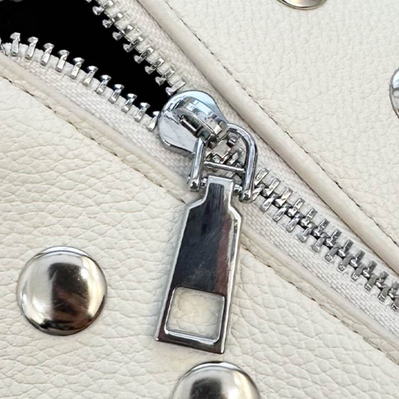 Streetwear Stijl, Metalen Details, Studs, Effen Kleur, Klinknagels, Premium Kwaliteit Pu, Vierkante Schoudertas Voor Dames Afbeelding4
