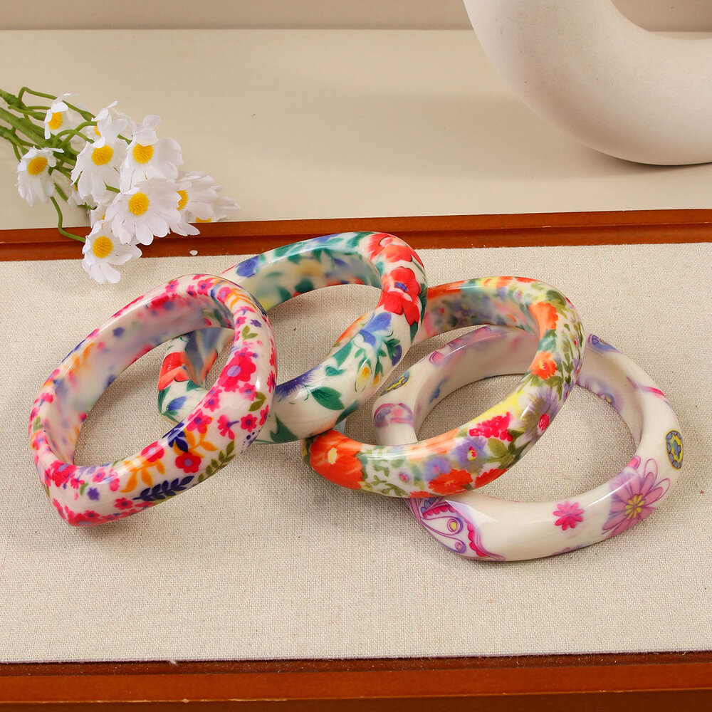 Romantische Serie Armbanden Van Hars Met Een Lieflijk Bloemenpatroon Voor Dames. Afbeelding2