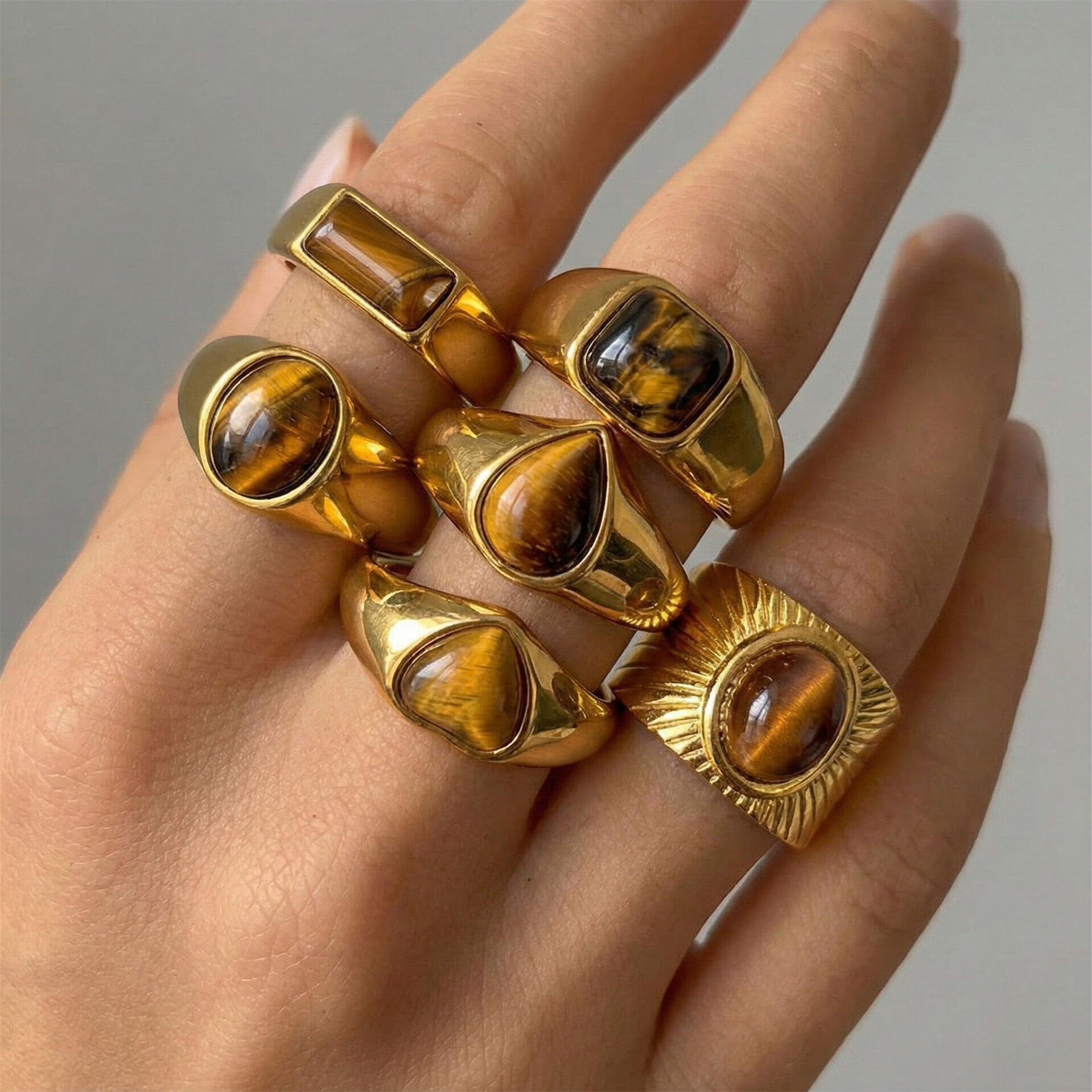 Anillos de mujer de la serie Simple con forma geométrica simple, de acero inoxidable, resistentes al agua, color dorado y con piedras preciosas naturales.