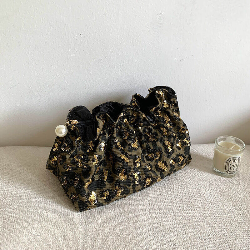 Lussuose trousse per il trucco in tela con stampa leopardata retrò