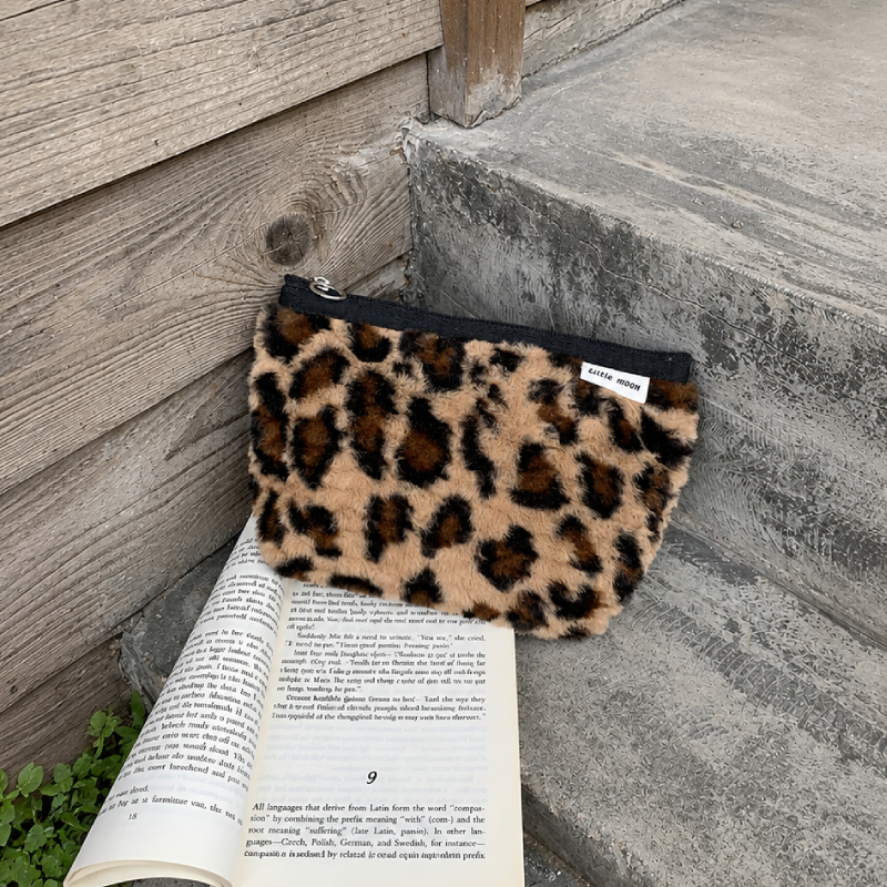 Pochette per il trucco Simple Series con stampa leopardata retrò e pelliccia sintetica