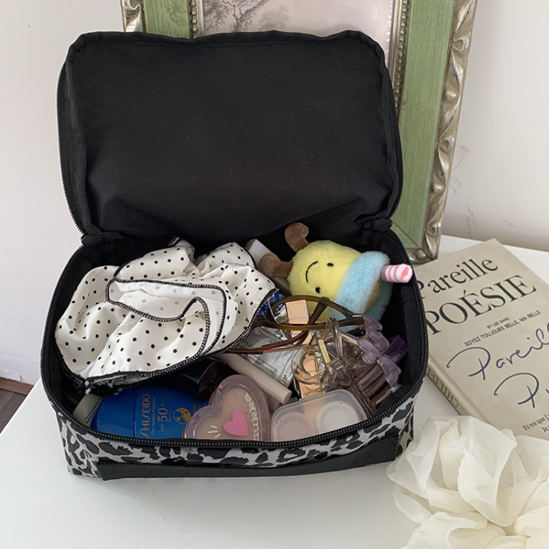 Simple Series Retro Leopard Print Polyester Makeup Bags Picture3