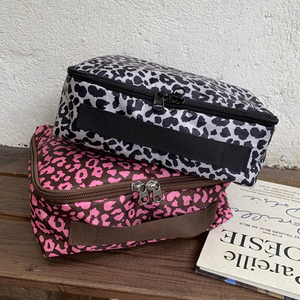 Simple Series Retro Leopard Print Polyester Makeup Bags h5 Picture4