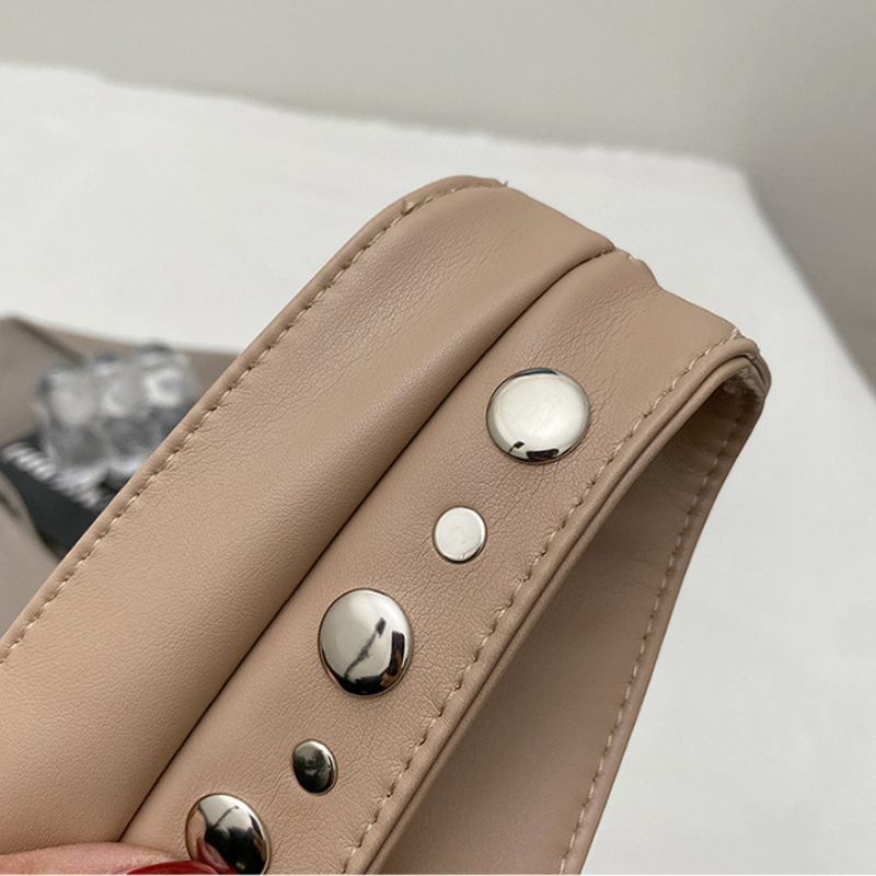 Streetwear Style Metal Hardware Studded Solid Color Rivet Pu Women's Bucket Bag Shoulder Bags Picture7
