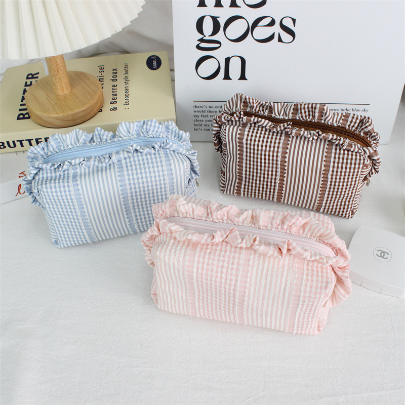 Simple Series Sweet Plaid Polyester Makeup Bags Picture3