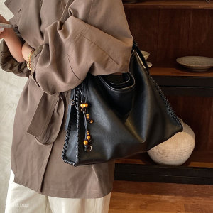 Casual Style Metal Hardware Solid Color Tassel Woven Pu Women's Square Shoulder Bags h5 Picture4