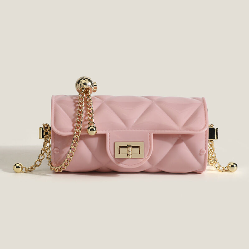 Borsa A Tracolla Da Donna East-West In Pvc Con Cuciture Trapuntate, Dettagli In Metallo E Catena In Tinta Unita, Stile Casual.