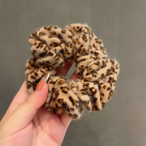 Simple Series Retro Leopard Print Velvet Scrunchies h5