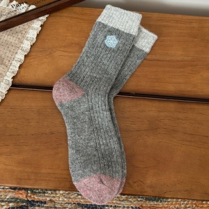 Slight Bounce Basic Christmas Color Clash Mid-Calf Socks h5 