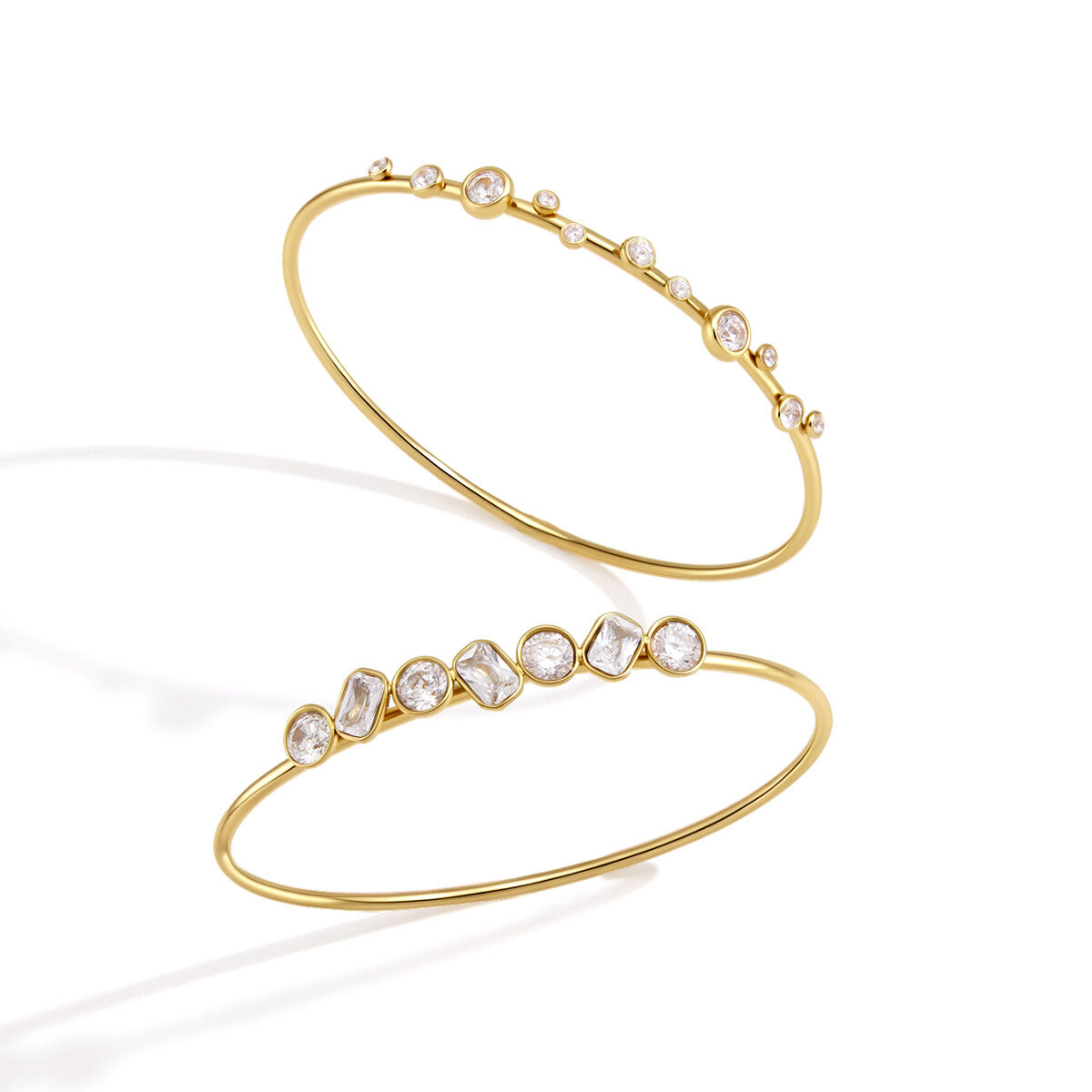 Schlichte, Wasserdichte Armreifen Aus Edelstahl In Goldfarbe Mit Zirkonia Für Damen Bild5