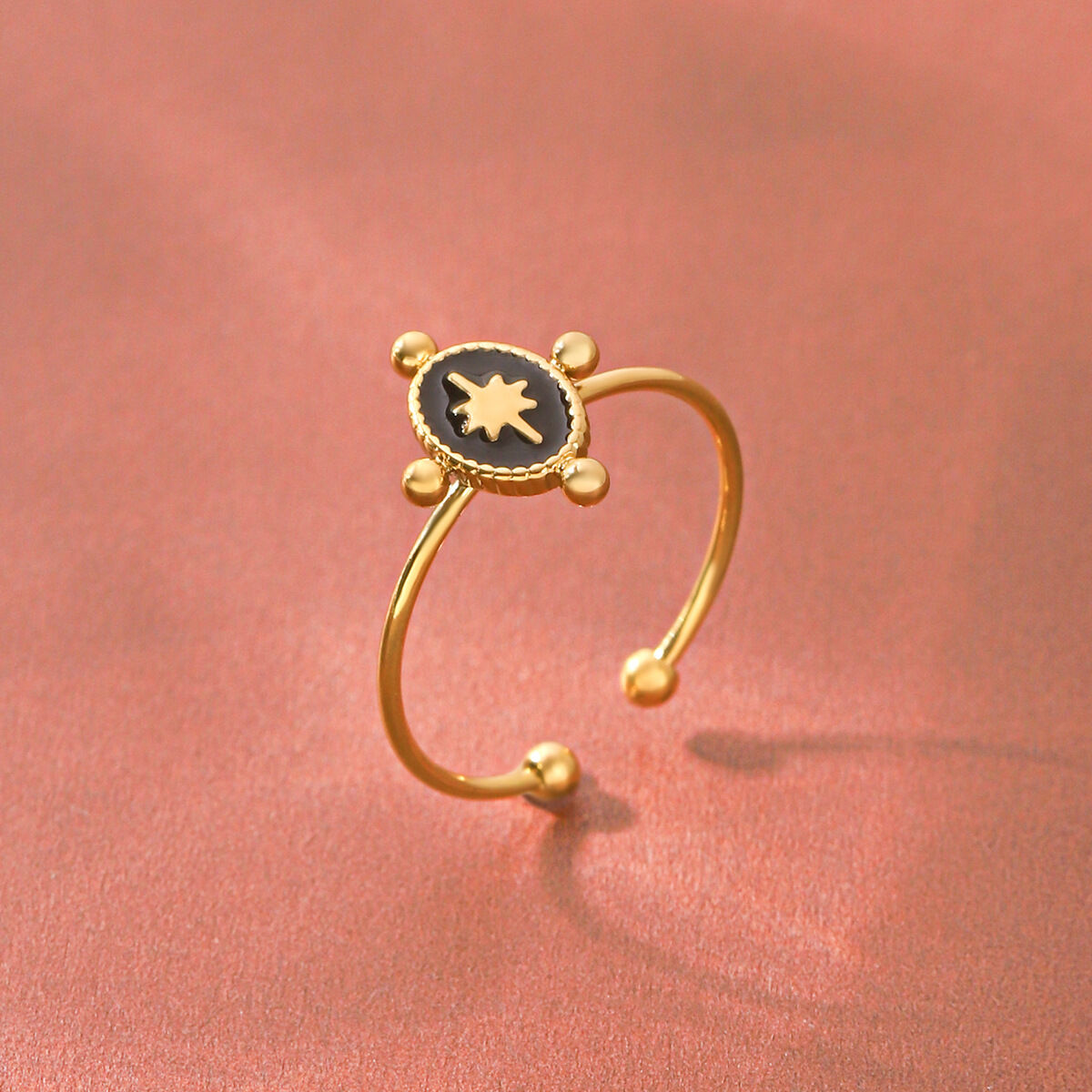 Anillos Llamativos De Acero Inoxidable De Color Dorado, De Forma Irregular Y Resistentes Al Agua, De La Serie Simple. Imagen3