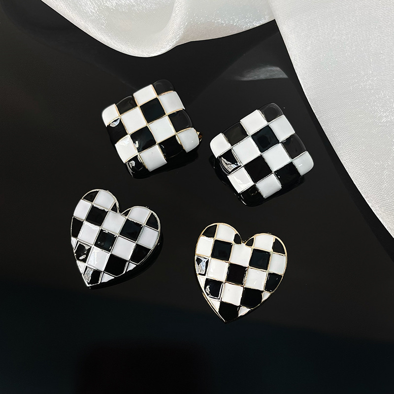 Simple Series Daily Heart Plaid Mixed Color Alloy Brooches h5Picture2