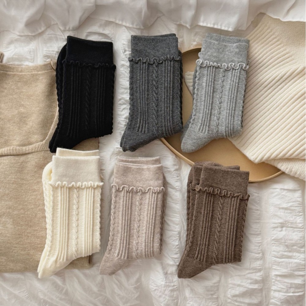 Slight Bounce Basic Solid Color Mid-Calf Socks Picture2