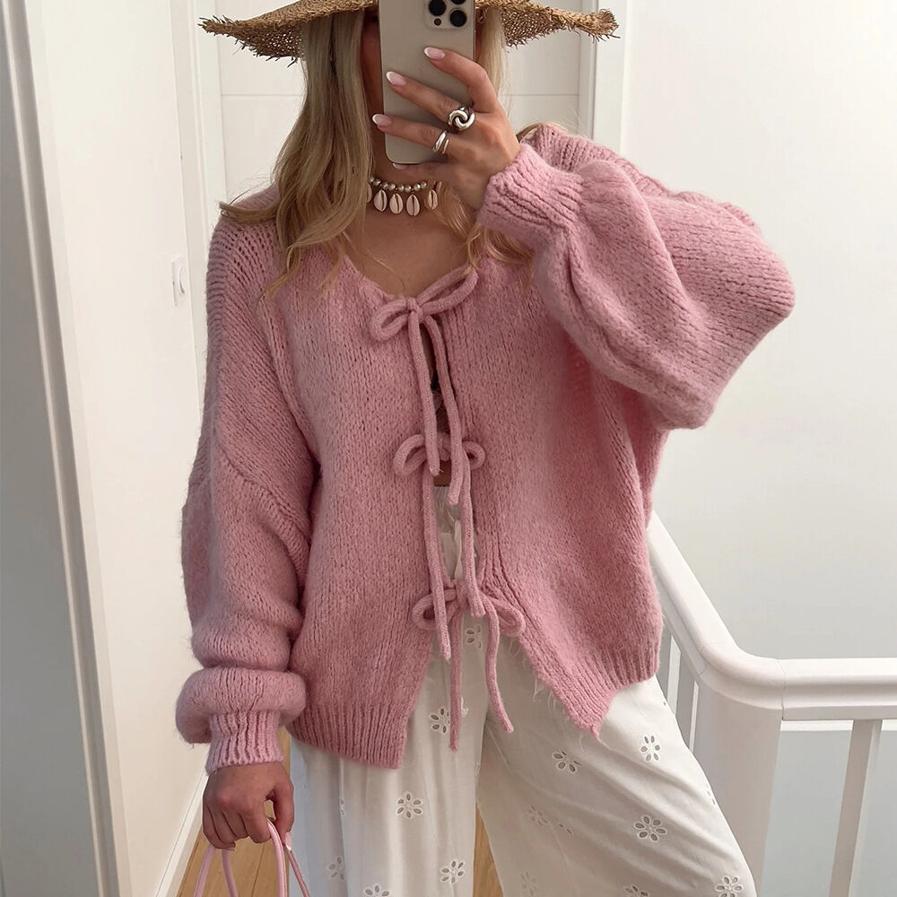 Elegante, Einfarbige Strickjacke Mit Bindebändern Und Lockerer Passform, Rundhalsausschnitt.