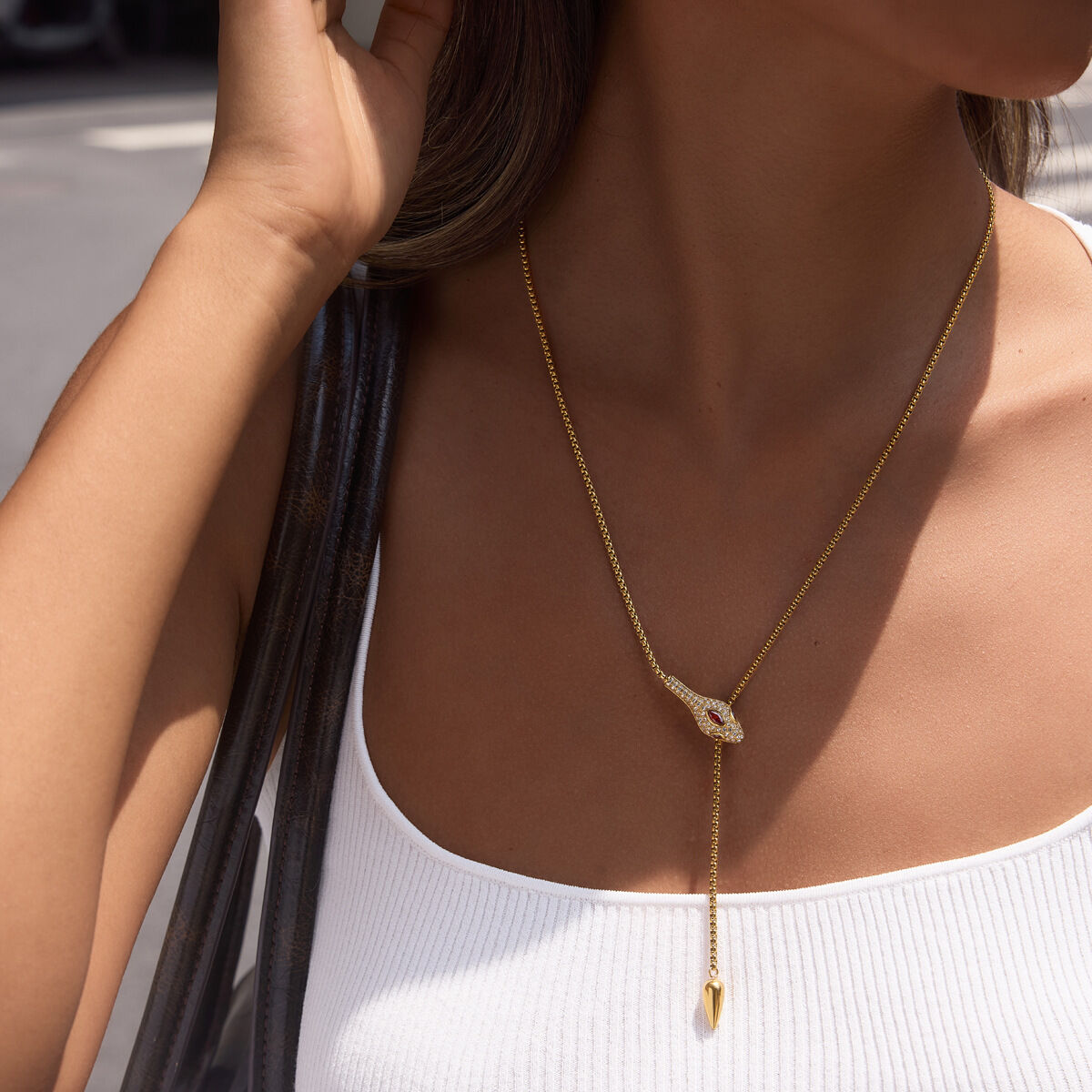 Collares Con Colgante Para Mujer En Forma De Serpiente, De Acero Inoxidable, Impermeables, De Color Dorado, Con Diamantes De Imitación Y Circonitas. Imagen3