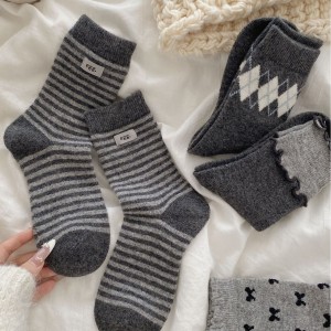 Basic Stripes Wool Plaid Mid-Calf Socks h5 Picture2